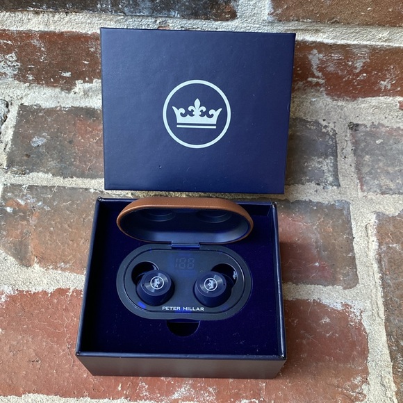 New in Box Peter Millar bluetooth headphones - Picture 2 of 12